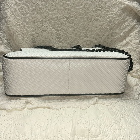 🎊HOST PICK🎉Stylish Karl Lagerfeld Paris Bag - Picture 8 of 17